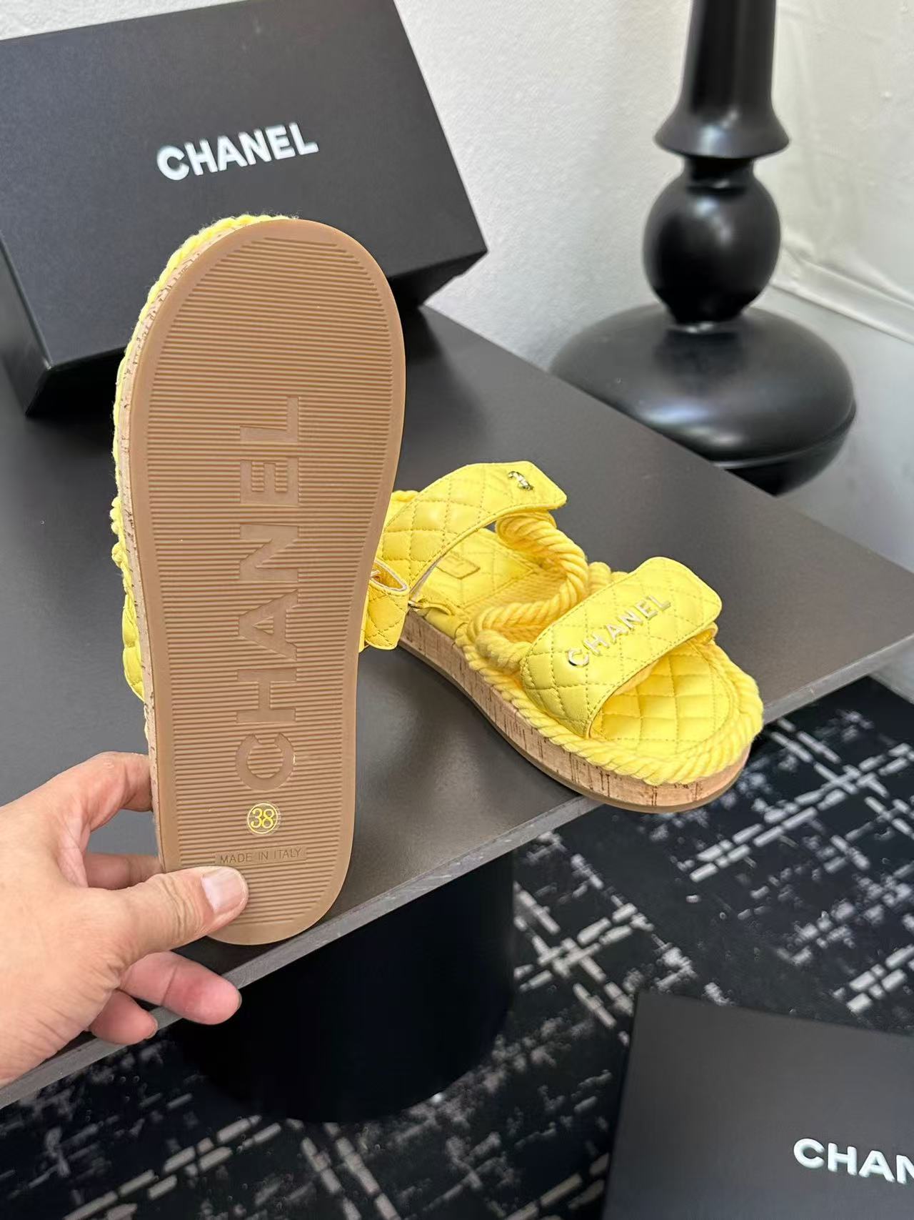 Chanel Slippers Women(AAA)