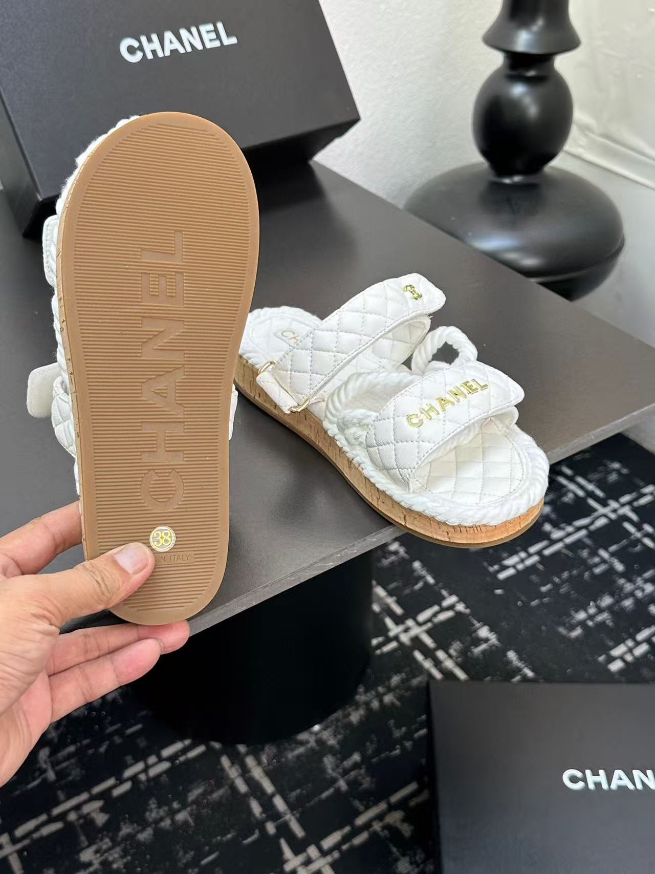 Chanel Slippers Women(AAA)