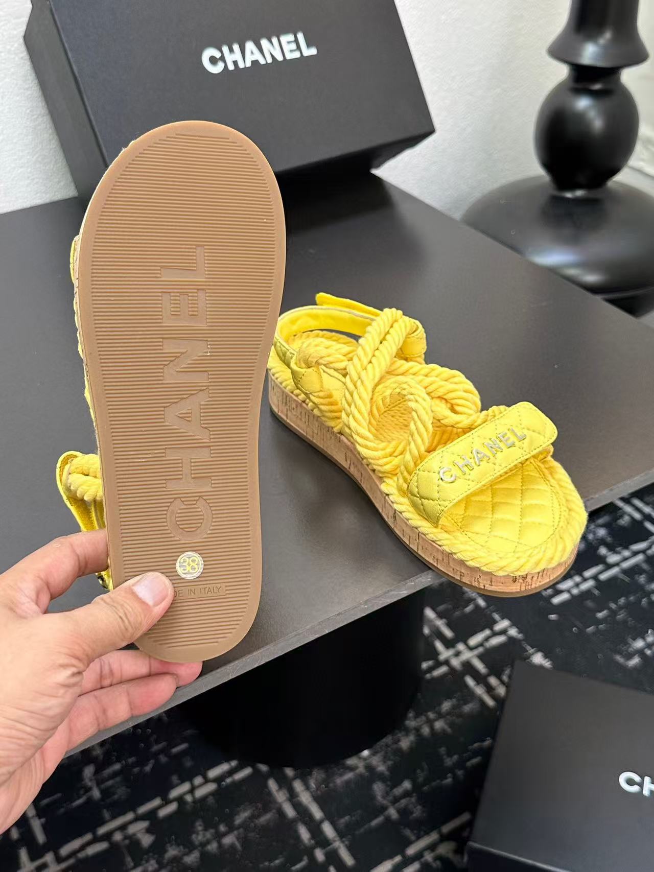 Chanel Slippers Women(AAA)