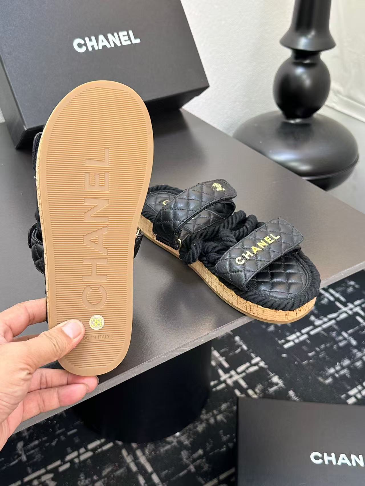 Chanel Slippers Women(AAA)
