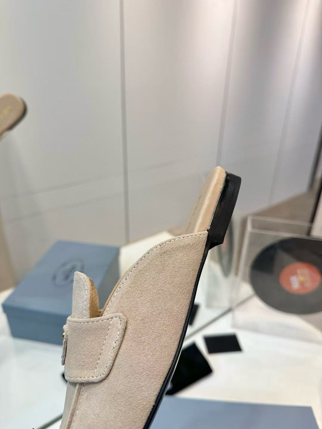 Prada Slippers Women(AAAA)-025