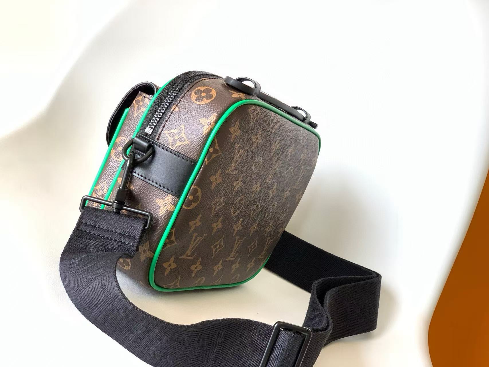 LV Handbags AAA(Men)-333