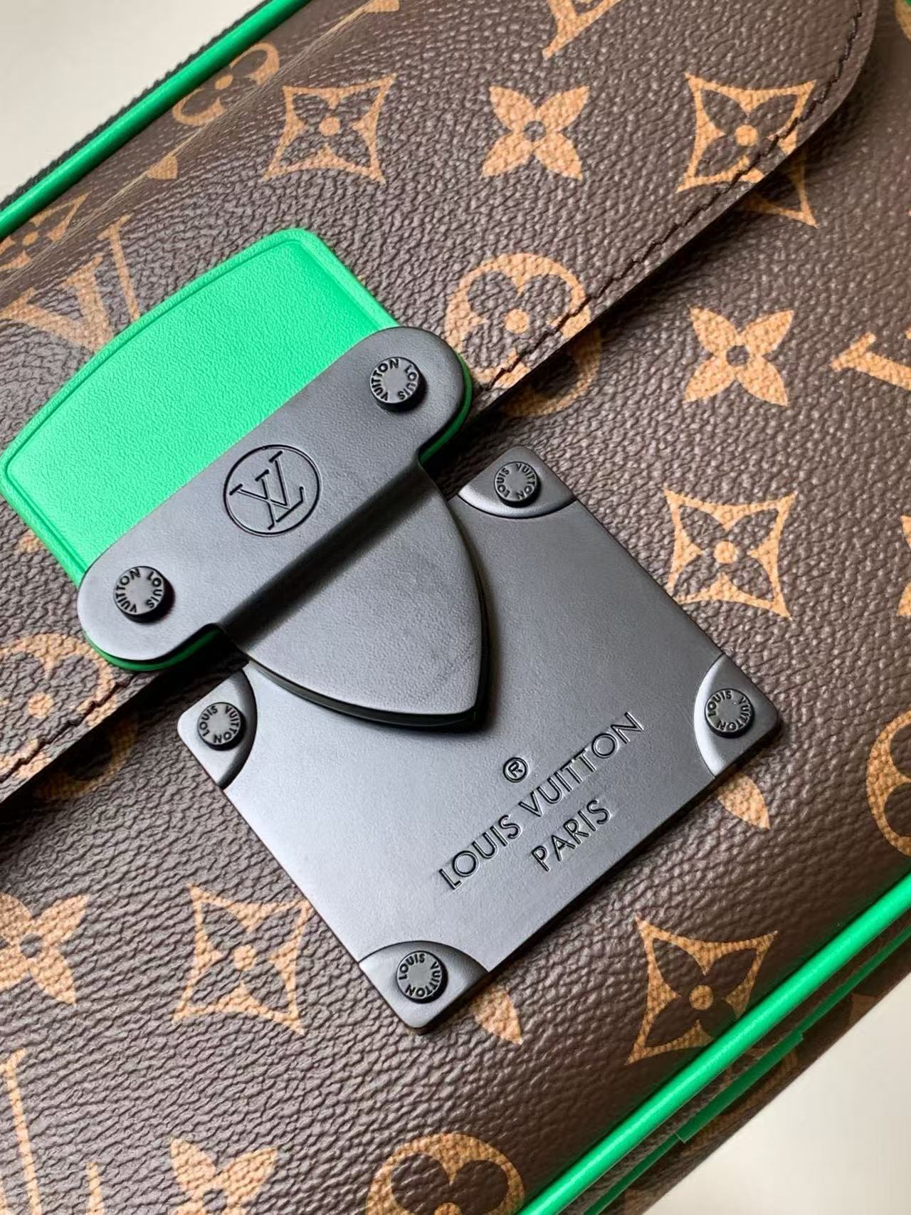 LV Handbags AAA(Men)-333