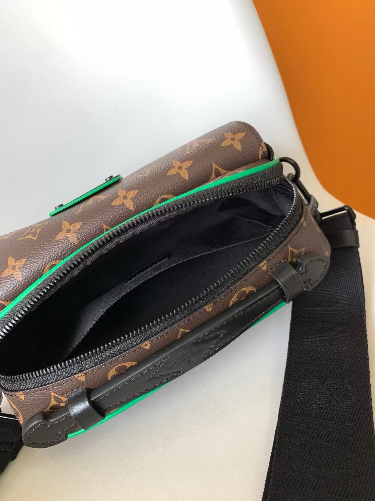 LV Handbags AAA(Men)-333