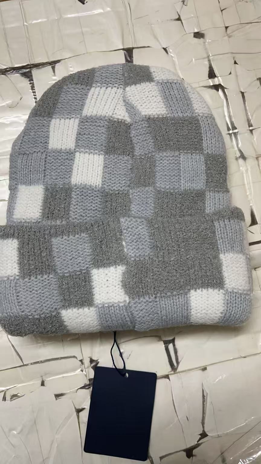 LV Beanies-049